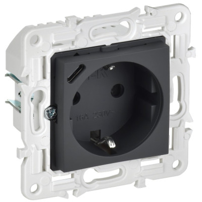 SKANDY Розетка с заземлением с защитными шторками 16А с USB C 18Вт SK-R17G графит IEK