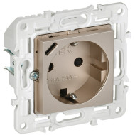 SKANDY Розетка с заземлением с защитными шторками 16А с USB C 18Вт SK-R17Sh шампань IEK